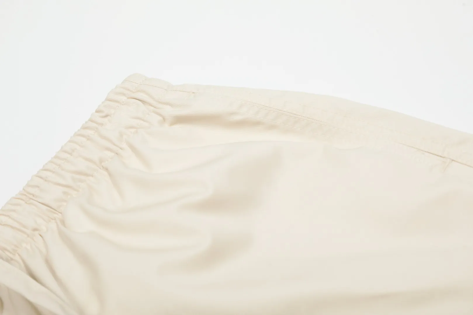 P166 💰 "Top quality" Style number: 1102# [Ralph Lauren Paul small label war horse basic classic shorts] ✅Ralph Lauren Ralph Lauren dopamine war horse small label outdoor shorts ✅Summer fresh, classic and versatile drawstring basic classic shorts ✅Lazy style must-have item The upper body has a fresh feeling ✅Nylon silk floss is smooth and soft, highly breathable and not stuffy ✅Specialized for platform live broadcast, wholesale entity, summer running volume ✅Simple and easy to match, light American style, super great ✅Standard for summer, small and sexy is YYDS, a must-have for petite girls. Size: S-L #Elastic waistline can be stretched. Color: Black, White, Light Blue, Off-white, Pink, Light Green, Khaki